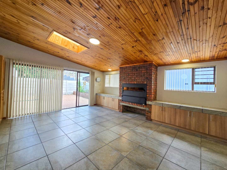 5 Bedroom Property for Sale in Jongensfontein Western Cape